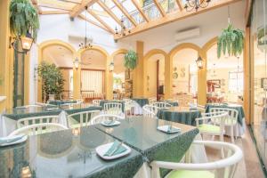 Restoran atau tempat lain untuk makan di Loule Jardim Hotel