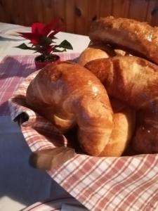 a basket of breads sitting on a table at Pension Landhaus Ingrid B&B in Loich