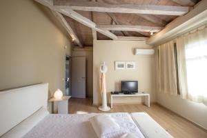 Postel nebo postele na pokoji v ubytování Beachfront Villa Fos, Afissos,Pelion.