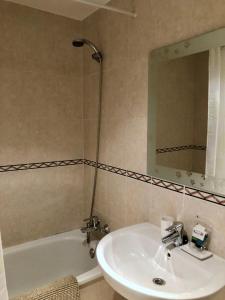 Łazienka w obiekcie Clubrent - Apartamentos Apolo 17