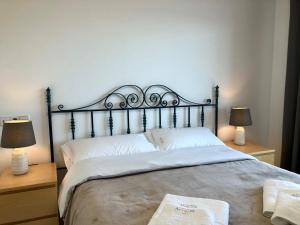 Łóżko lub łóżka w pokoju w obiekcie Clubrent - Apartamentos Apolo 17