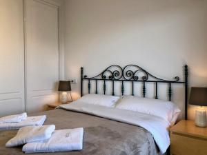 Łóżko lub łóżka w pokoju w obiekcie Clubrent - Apartamentos Apolo 17