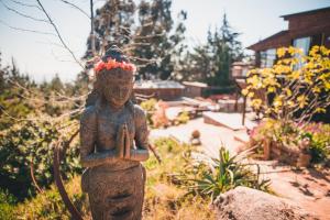 a statue of a statue of a person praying at Punta Ballena Lodge in Pichilemu