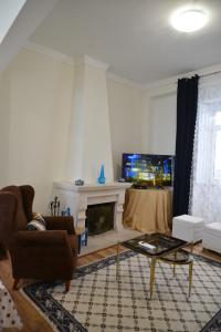 a living room with a fireplace and a tv at Casa azul in Gouveia