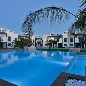 Swimmingpoolen hos eller tæt på Penthouse 86 LA ZENIA boulevard