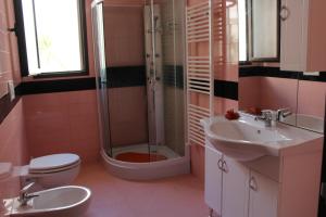 Ένα μπάνιο στο Casa Vacanza Alba 8-10 posti letto