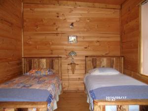 Postel nebo postele na pokoji v ubytování Minnow cabins Lower Beulah