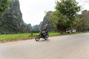 Đạp xe trong hoặc quanh Ninh Binh Palm Homestay