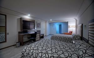 Econo Express Hotel客房内的一张或多张床位
