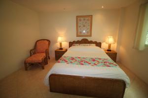 Postel nebo postele na pokoji v ubytování BUTTERFLY GARDEN BOUTIQUE RESIDENCES A luxury oasis & Lifestyle Destination by NEANG The amenities you want at an affordable price EX Large 1-3 bedroom Free WIFI Rain shower Spa Bath Staff 24-7