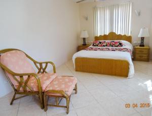 Postel nebo postele na pokoji v ubytování BUTTERFLY GARDEN BOUTIQUE RESIDENCES A luxury oasis & Lifestyle Destination by NEANG The amenities you want at an affordable price EX Large 1-3 bedroom Free WIFI Rain shower Spa Bath Staff 24-7