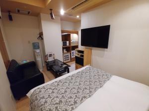 Televiisor ja/või meelelahutuskeskus majutusasutuses Hotel Allure (Adult Only)