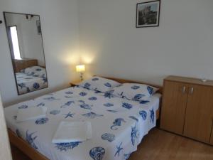Postel nebo postele na pokoji v ubytování Apartments Ana
