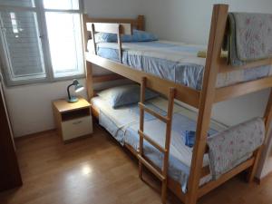 Postel nebo postele na pokoji v ubytování Apartments Ana