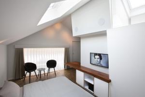 Μια τηλεόραση ή/και κέντρο ψυχαγωγίας στο B&B Snooz Inn