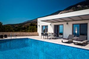 Bazén v ubytování Mystique View Villas nebo v jeho okolí