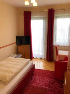Łóżko lub łóżka w pokoju w obiekcie Haus Camelia