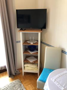 Telewizja i/lub zestaw kina domowego w obiekcie Haus Camelia