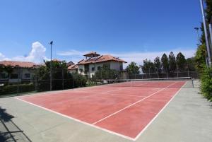 Tenis a/nebo squash v ubytování Asti Arthotel nebo okolí
