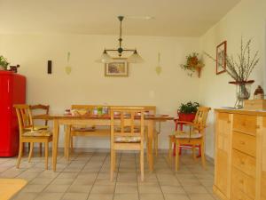 Restauracja lub miejsce do jedzenia w obiekcie Haus Camelia