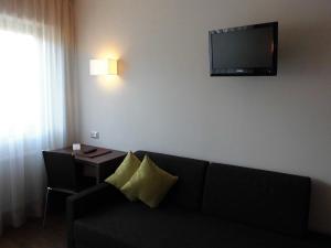 TV a/nebo společenská místnost v ubytování Hotel Zum Tiroler Adler
