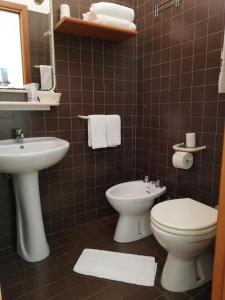 Kylpyhuone majoituspaikassa Albergo Roma