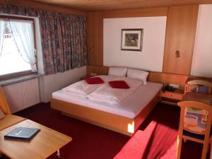 Postel nebo postele na pokoji v ubytování Hotel Garni Bergwelt