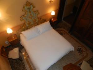 A bed or beds in a room at Bigo Guest House