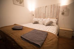 Un pat sau paturi într-o cameră la Dolomiti