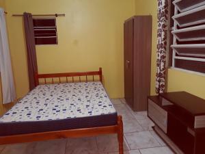 A bed or beds in a room at Pousada Rio do Ouro