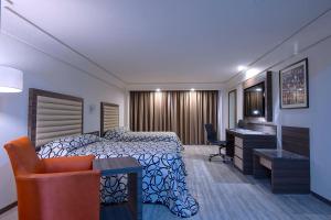 Postel nebo postele na pokoji v ubytování Econo Express Hotel + 37 fotografií