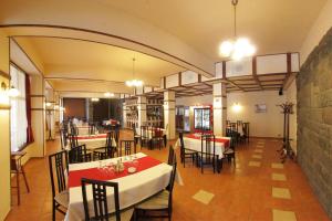 a restaurant with tables and chairs in a room at Hotel Praid in Praid