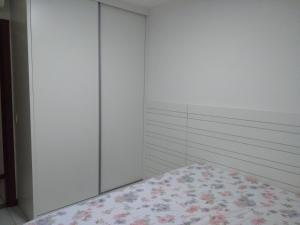 Ένα ή περισσότερα κρεβάτια σε δωμάτιο στο Itacimirim - Quinta das Lagoas Residence +28 φωτογραφίες