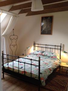 a bedroom with a bed in a room at Cutty Sark Cottage in Kirkton of Largo