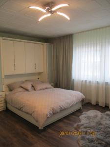 Ένα ή περισσότερα κρεβάτια σε δωμάτιο στο 2 Floor Designer Apartment