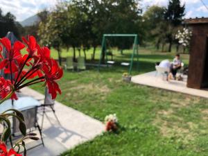Vonkajšia záhrada v ubytovaní Apartment & Room TOMA