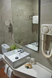 Koupelna v ubytování Hotel Galaroza Sierra