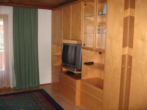 En tv och/eller ett underhållningssystem på Haus Bergfriede