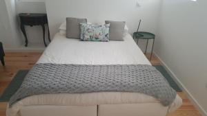 Postel nebo postele na pokoji v ubytování Carmo Apartment