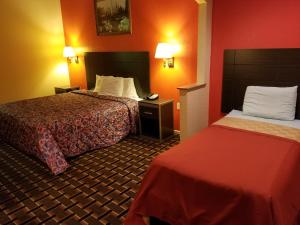 Postel nebo postele na pokoji v ubytování Texan Inn & Suites