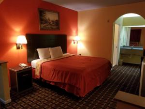 Postel nebo postele na pokoji v ubytování Texan Inn & Suites