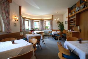 Posezení v ubytování Ferienwohnung Pension Tirol