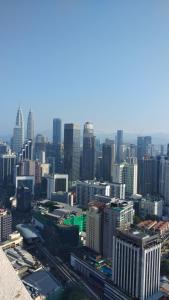 Pemandangan umum bagi Kuala Lumpur atau pemandangan bandar yang diambil dari apartmen