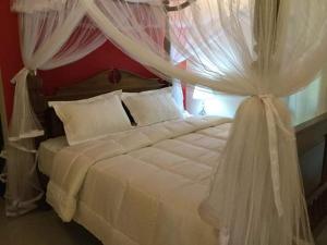 Una cama o camas en una habitación de Philanka Jinapala Suites
