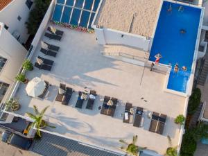 Bazén v ubytování Hotel Nova nebo v jeho okolí