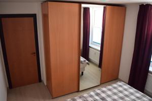 a room with a door and a mirror in a room at Ferienwohnung Gaffelschoner in Hohen Wieschendorf
