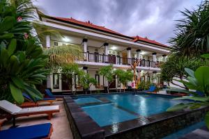 an image of a resort with a swimming pool at Megacahya Bungalow in Nusa Lembongan