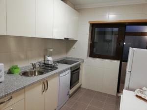 Una cocina o cocineta en Apartamento da Giesta