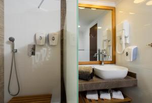 Koupelna v ubytování Caesar Premier Eilat Hotel