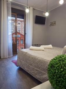 A bed or beds in a room at Entrevias Lodging - Apartamento con Garaje y WIFI